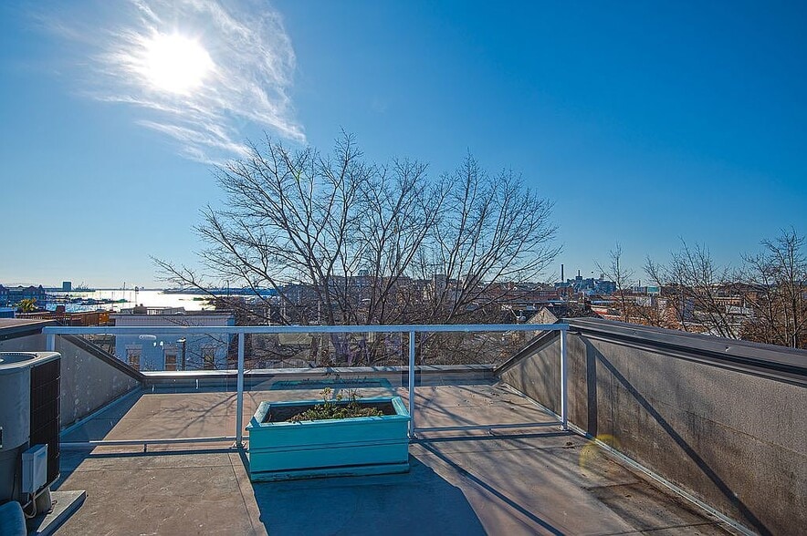 Building Photo - 2016 Fleet St