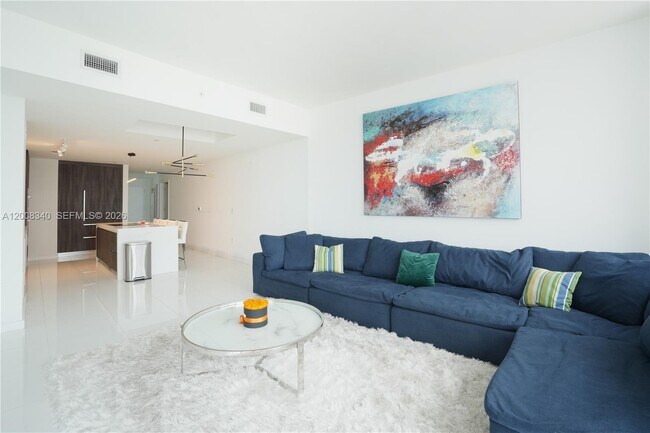 Building Photo - 851 NE 1st Ave