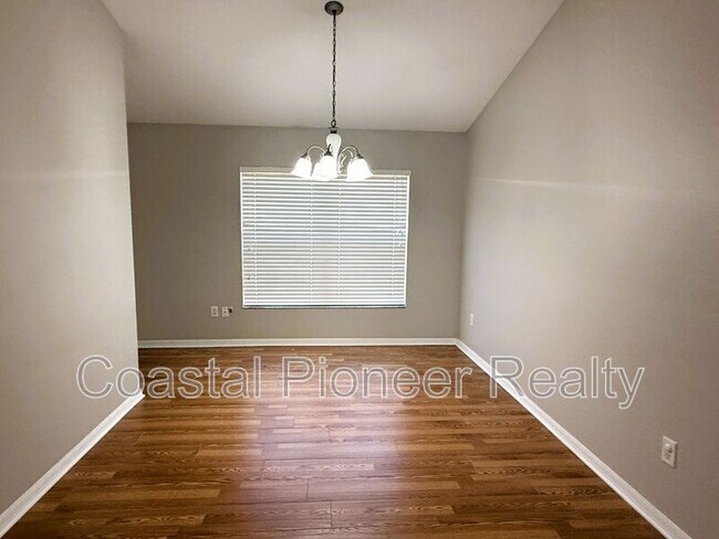 Building Photo - 2345 Roanoke Springs Dr