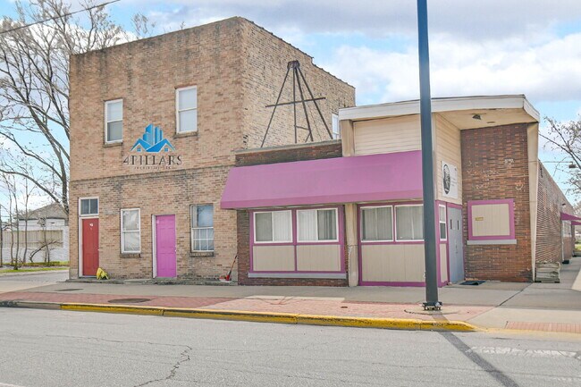 Building Photo - "Charming 2-Bedroom Haven in East Chicago - Spacious 750 Sq Ft Gem!"