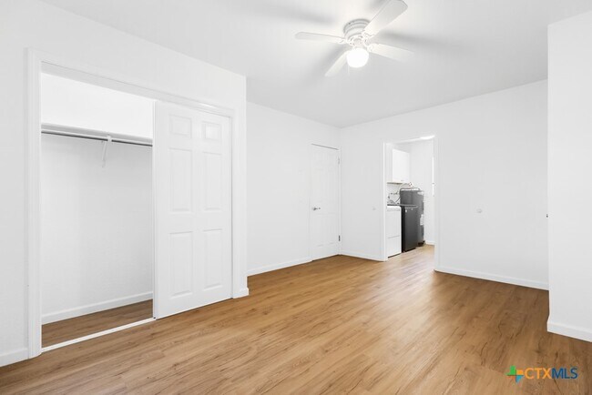 Building Photo - 761 Whippoorwill Dr