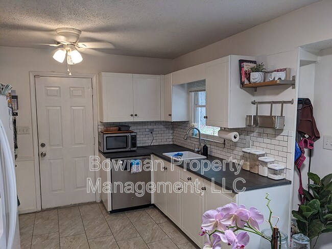 Building Photo - 155 Rachel Way