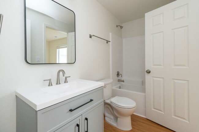 Building Photo - Newly Remodeled 2 Bedroom / 1 Bathroom Cot...