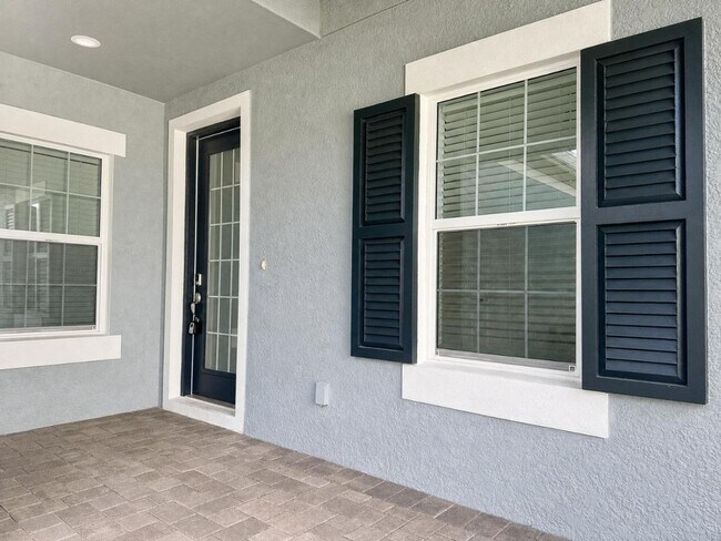 Building Photo - Lake View attached villa 2 bed/2 bath and a den