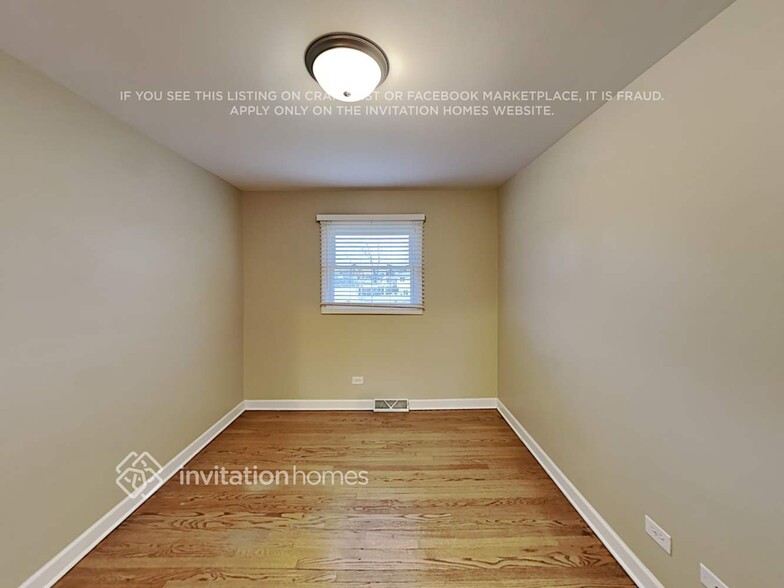 Building Photo - 418 W Lake Park Dr