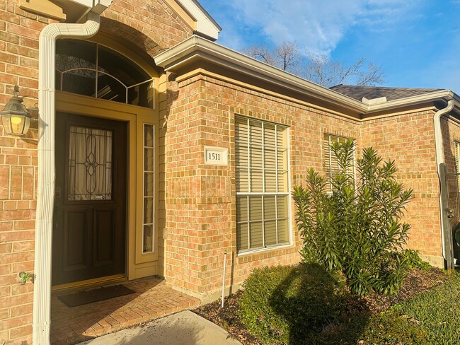 Building Photo - 1511 Beaconshire