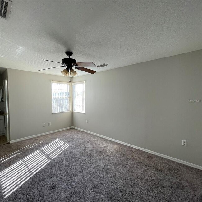 Building Photo - 621 Washington Palm Loop