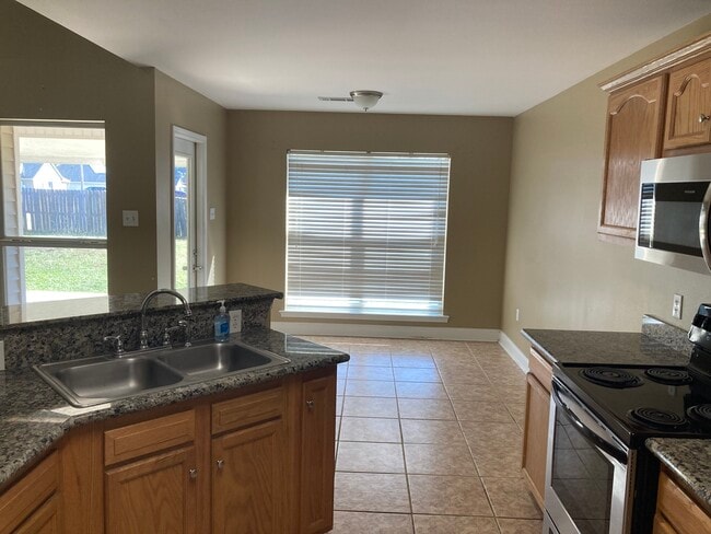 Building Photo - 16266 Charleton Dr