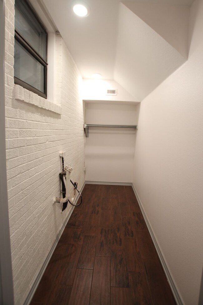 Building Photo - Coming Soon! Updated 3 Bed 2 Bath Rental! ...