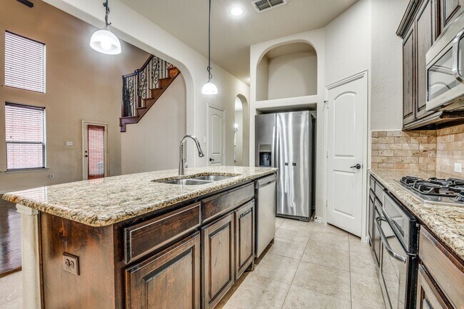 Building Photo - Luxurious 4BR/3BA Home in Grand Prairie – ...