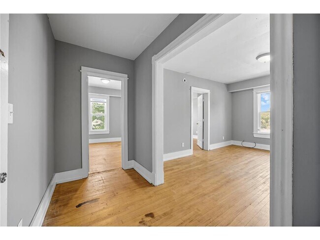Building Photo - 568 N Farrington St