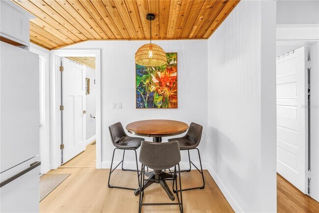 Building Photo - 748 11th Ave N