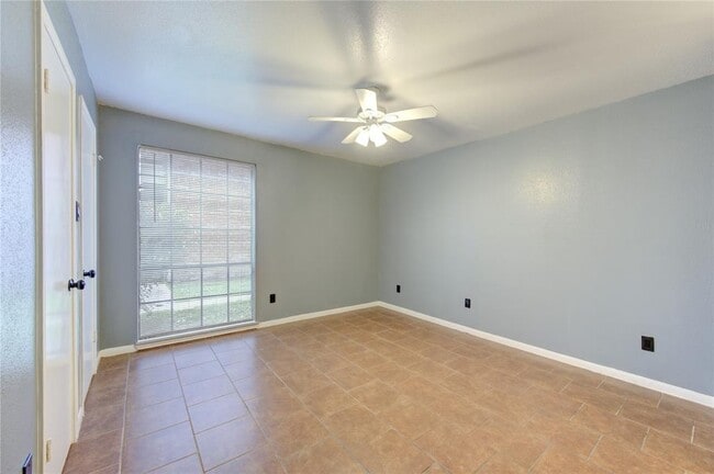 Building Photo - 12500 Sandpiper Dr