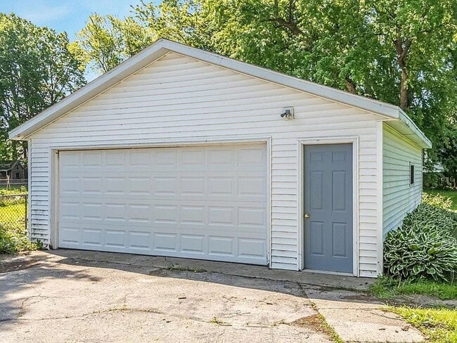 Building Photo - 2 Bed, 1 Bath Single Family Home