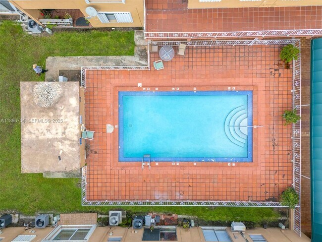 Building Photo - 1154 W 35th St