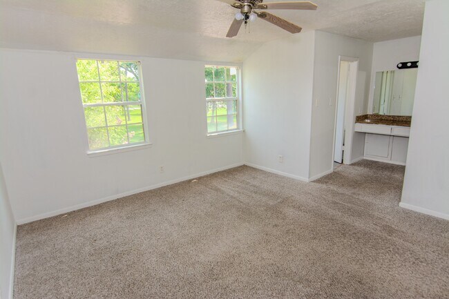 Building Photo - 20335 Fieldtree Dr