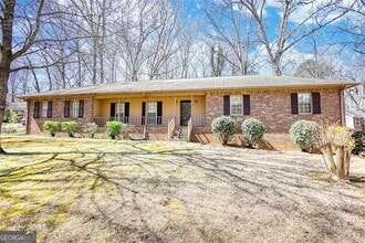 Building Photo - 380 Hidden Valley Dr SE
