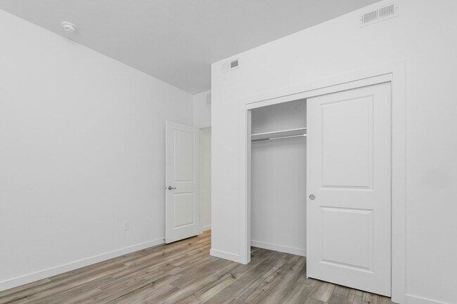 Building Photo - 8164 W Grey Alder Dr