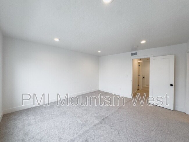 Building Photo - 331 S 680 W