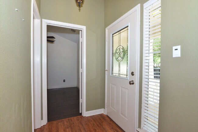 Building Photo - Beautiful Corner Lot Home in Plum Creek