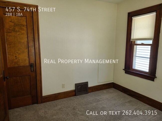 Building Photo - 457 S 74th St