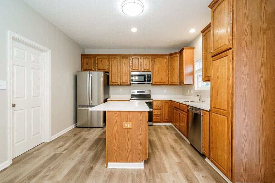 Building Photo - 6571 Daisy Hill Ct