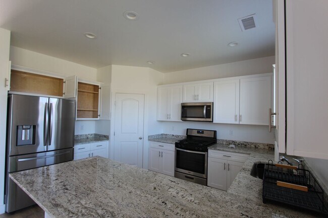 Building Photo - Spacious 4 Bedroom Home in Bellemont | Fenced Backyard + 2 Car Garage
