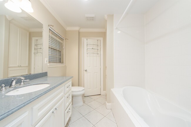 Building Photo - 3023 Conway St
