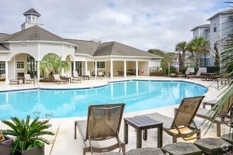Building Photo - MOVE IN SPECIAL - 50% off First Month's Re...