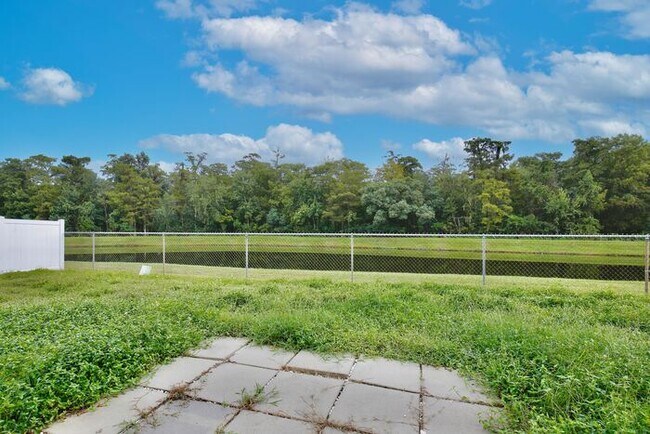 Building Photo - Stunning 3/2 Home with a Spacious 2 Car Ga...