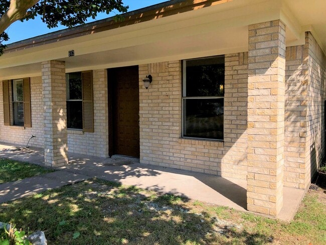 Building Photo - 612SB