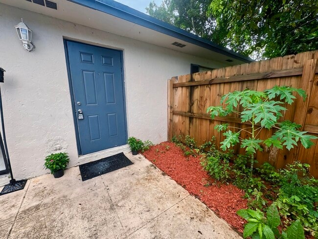 Building Photo - 4583 Barclay Crescent