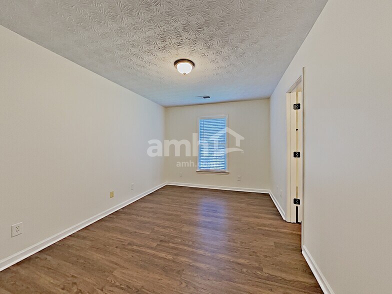 Building Photo - 2017 Providence Walk