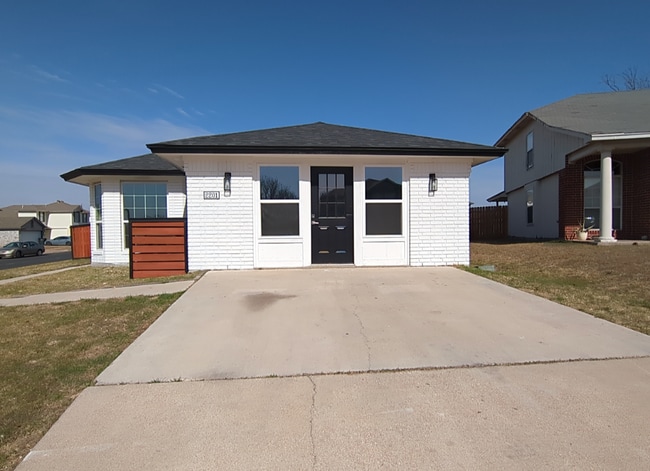 Building Photo - 2201 Tracey Ann Ln