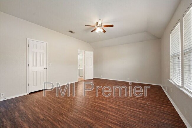 Building Photo - 8420 Silverbell Ln