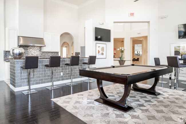 Interior Photo - Berkshire Lakeway