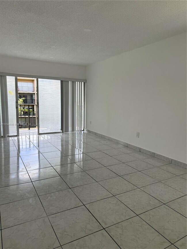 Building Photo - 8897 Fontainebleau Blvd
