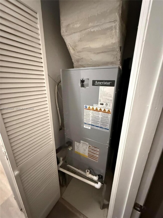 Building Photo - 2201 Monroe St