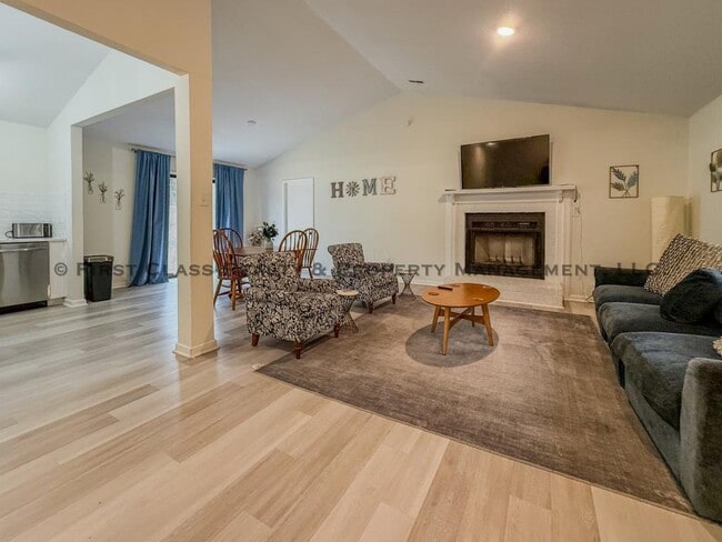 Building Photo - 5819 Woodrock Ct