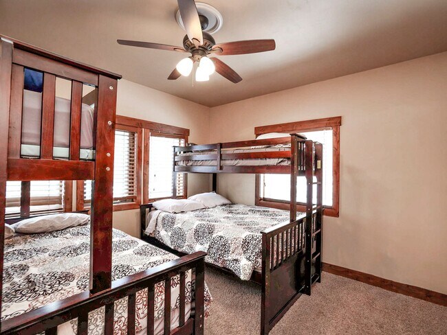 Building Photo - 235 Moonridge Dr