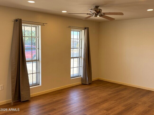 Building Photo - 10024 W Denham Dr