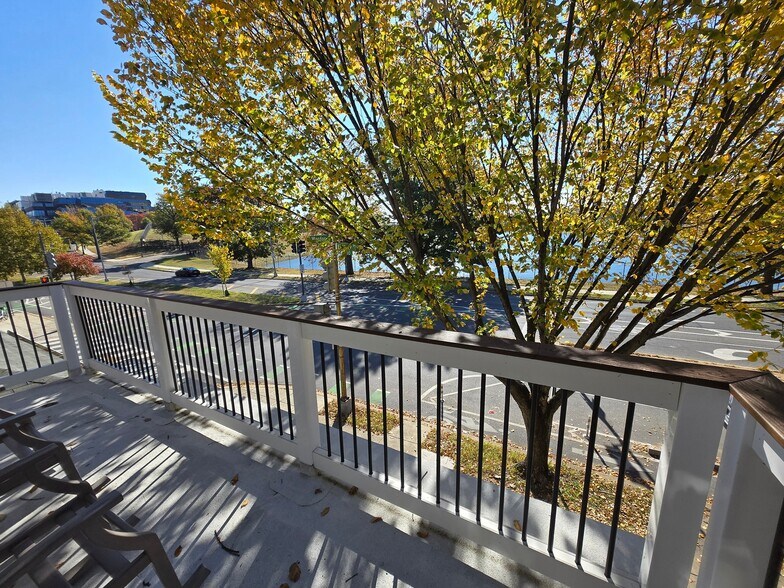 Building Photo - 411 Hobart Pl NW