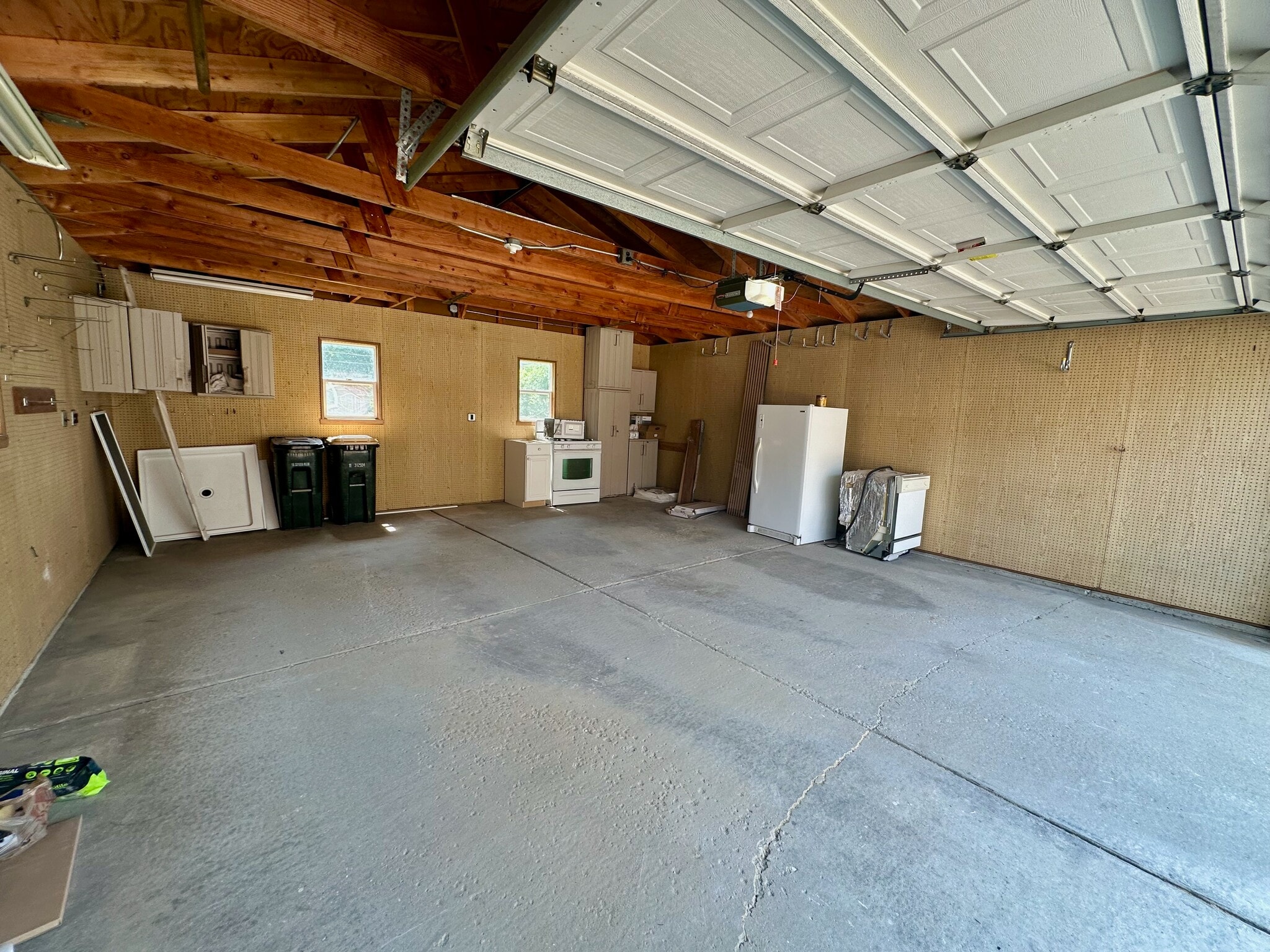 Building Photo - 823 N Yale Ave