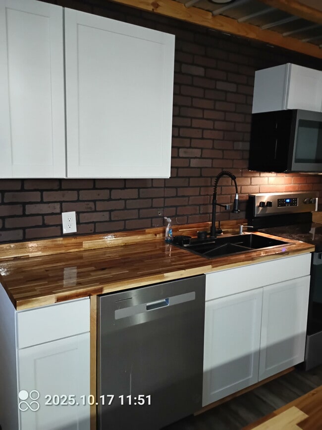 Building Photo - 3881 NC-133