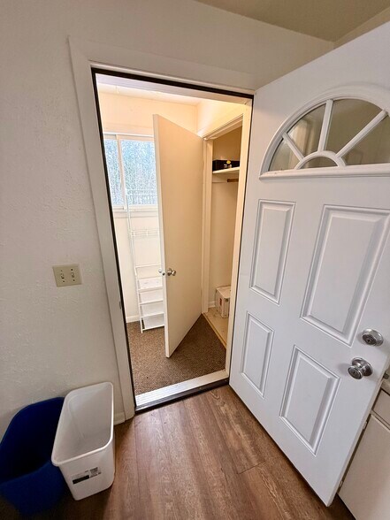 Building Photo - 310 Poplar St