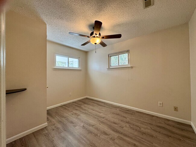 Building Photo - 3531 Sleepy Hollow Rd