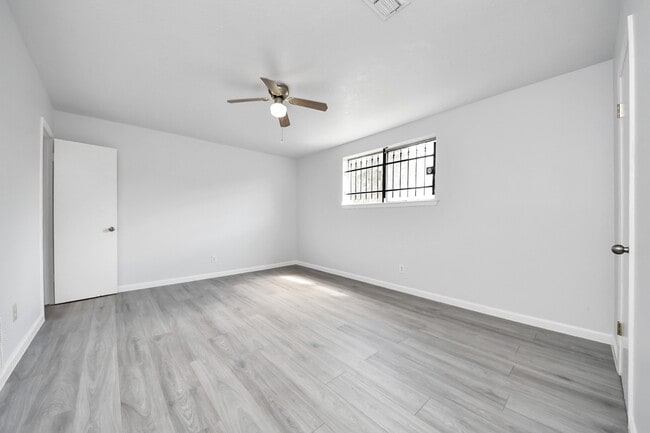 Building Photo - 4710 Lotus St