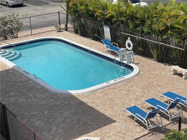 Building Photo - 3930 Crystal Lake Dr