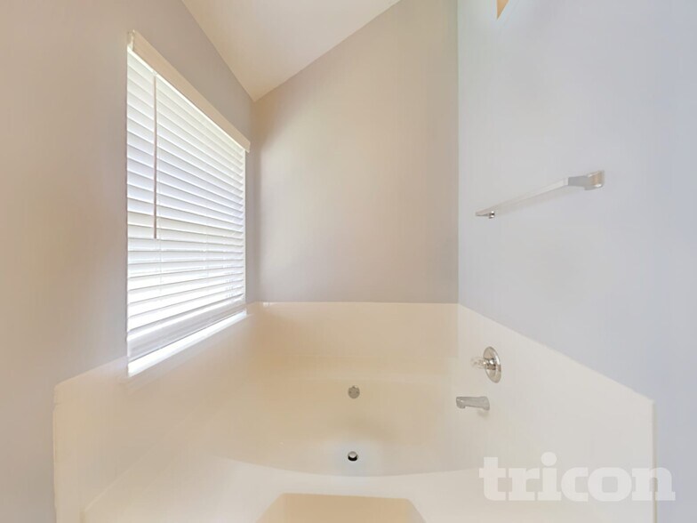 Building Photo - 6053 Crooked Creek Dr.