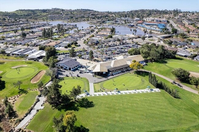 Building Photo - 1560 Circa Del Lago